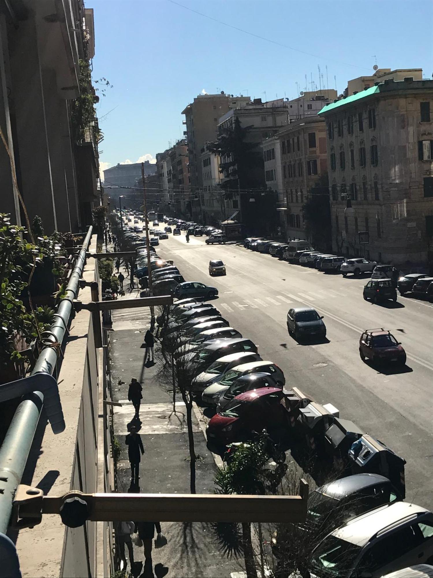 Pardis Hostal Roma